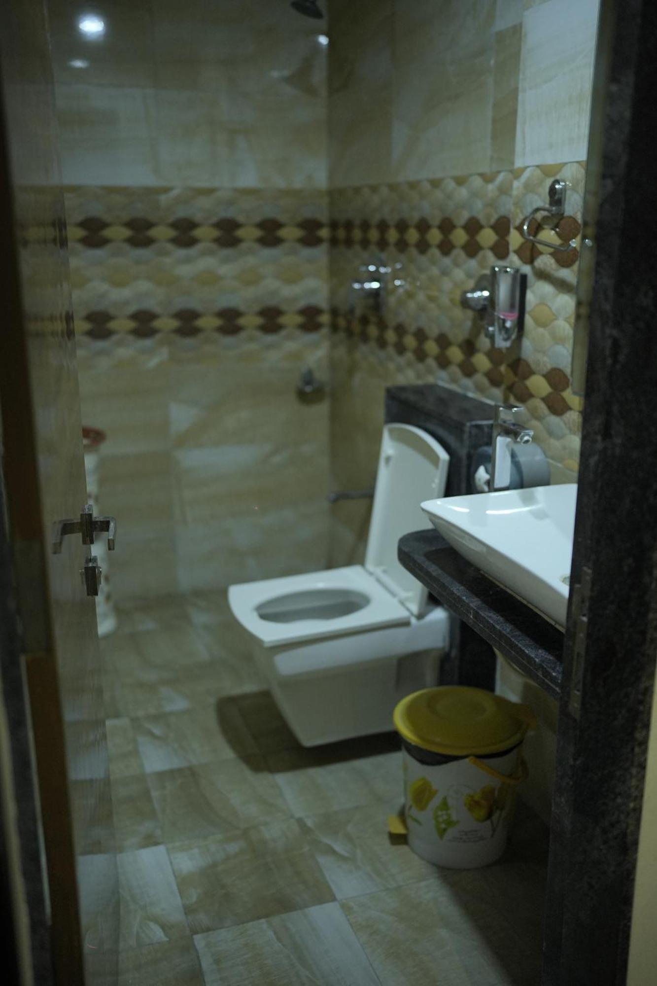 Atharva Hotel Kalaburagi Esterno foto